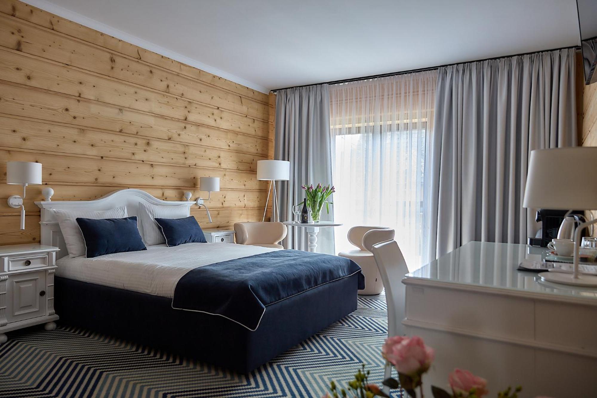 Double Room Mountain View